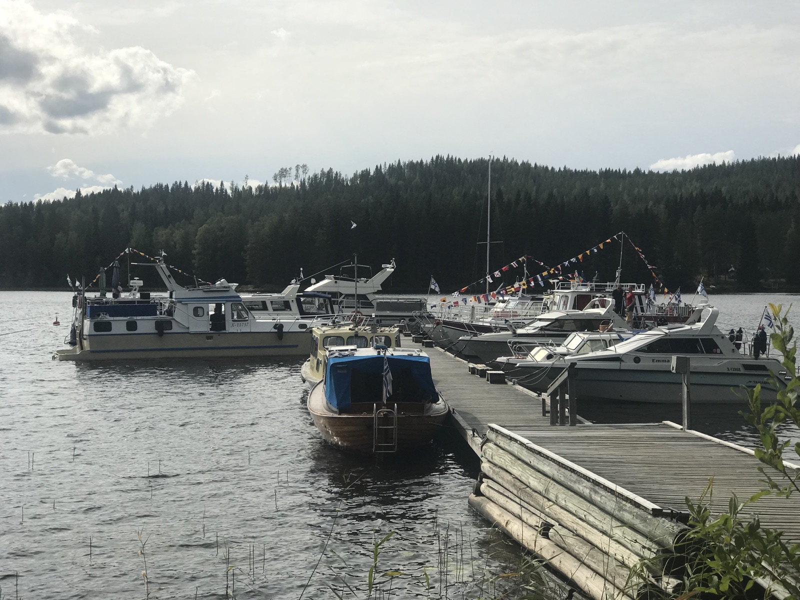 Veneitä Ankkurin tukikohdan laiturissa